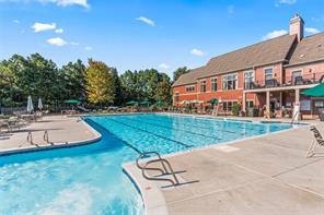 Lanier Springs pool and clubhouse